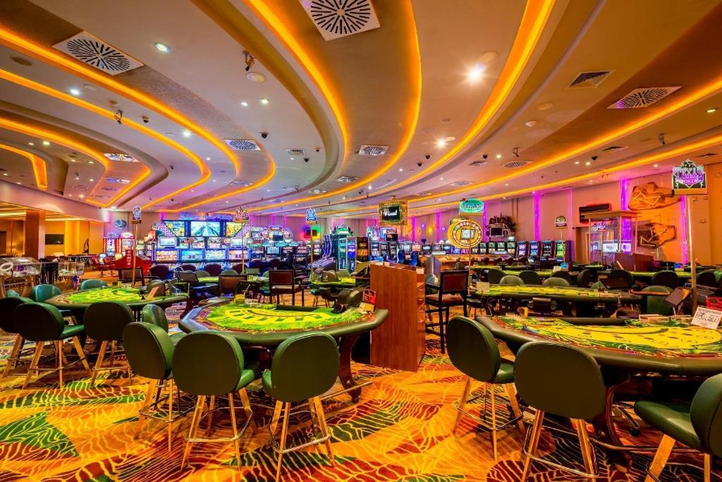 Vuni Palace Luxury Resort & Beach & Casino Kyrenia  Exterior photo