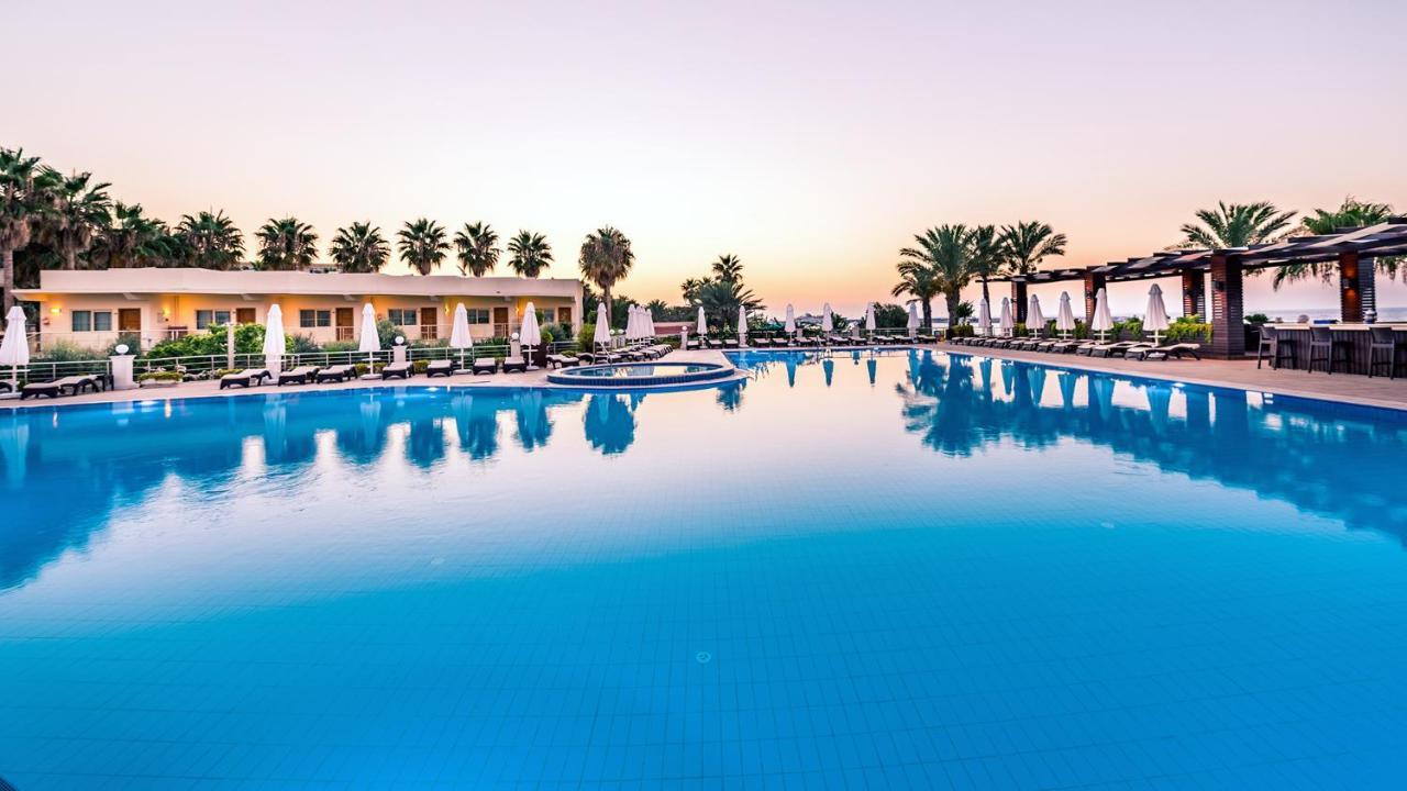 Vuni Palace Luxury Resort & Beach & Casino Kyrenia  Exterior photo
